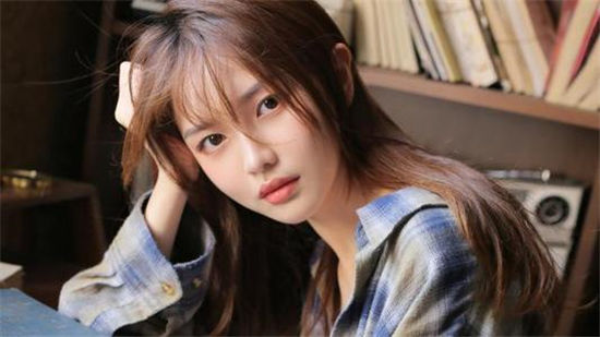 初爱直播app:美女主播风格各异颜值超高多才多艺嗨翻天