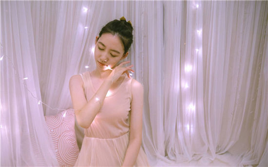 彩云视频app下载安装:美女小姐姐标准的S型身材超性感