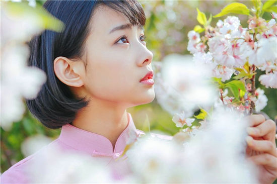 极光影视破解版:不仅美女多看点也很多的视频播放器