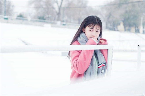 小小影视官方正版:高颜值美女撩人的制服诱惑超级养眼