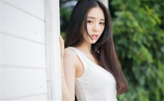 蝶恋app下载安装安卓:高颜值美女才艺表演引起一阵阵欢呼