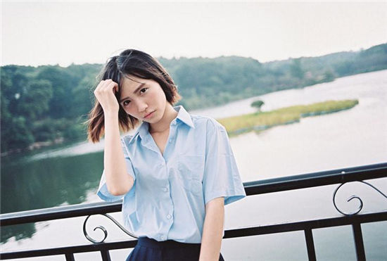 蜜柚直播app免费下载：视频直播没有植入广告