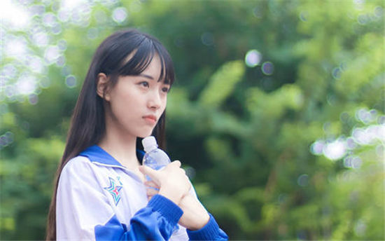 忘忧草下载破解版:电影视频完全没有营销广告的植入