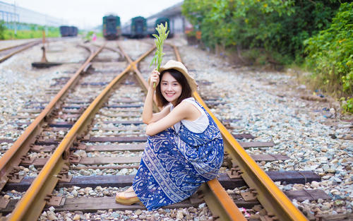 鸭脖娱乐草莓丝瓜向日葵app下载免费版：看电影不会被打断