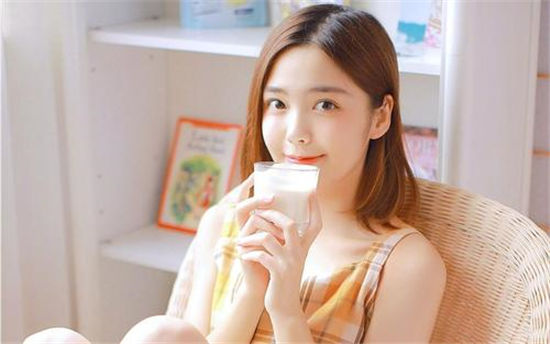 幸福宝深夜释放自己无限次数免费：热门电影视频不用付费