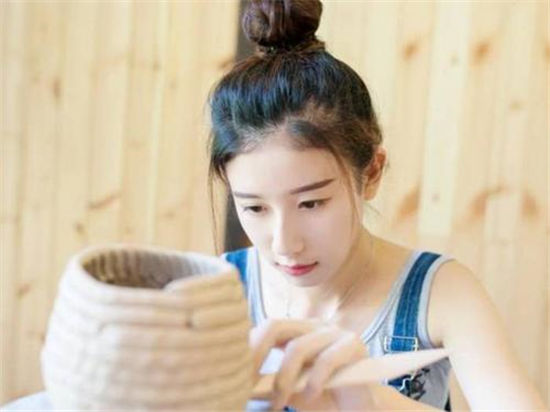 秋葵app污无限观看:电影播放画面全程是高清的画质